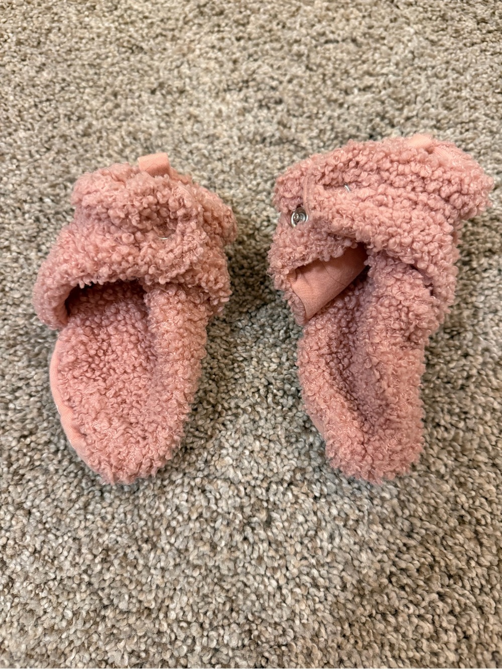 Robeez Plush Sherpa Baby Booties - Dusty Pink